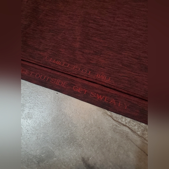 Lululemon Metal Vent tech short sleeves top. Heathered dark red and black. XL. - Picture 5 of 9